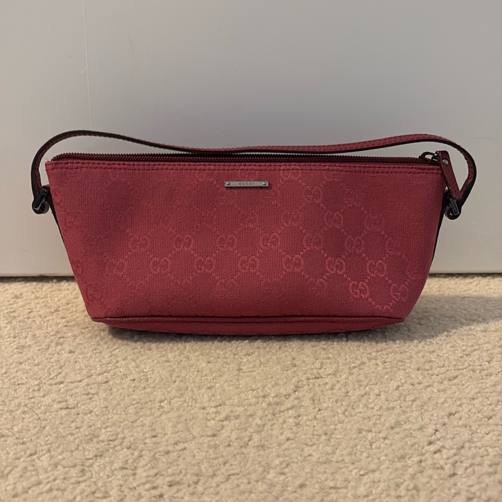 Gucci GG Canvas Boat Pochette in pink